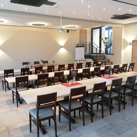 فندق لاندجاستهوف نيبلر Adelsdorf المظهر الخارجي الصورة