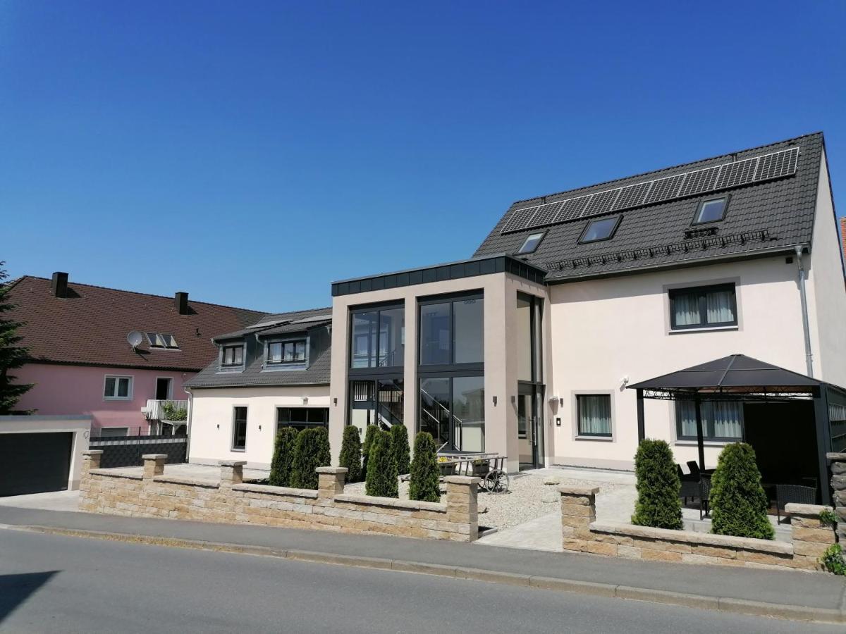 فندق لاندجاستهوف نيبلر Adelsdorf المظهر الخارجي الصورة